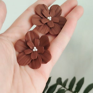 Boucles d'oreilles fleurs Hortense faites main chocolat