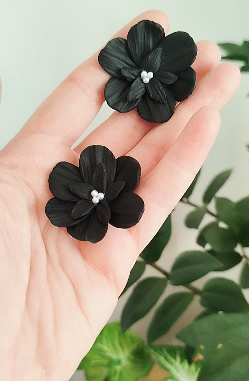 Boucles d'oreilles fleurs Hortense faites main noir