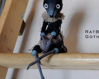 Conejito gótico de peluche azul índigo oscuro. Muñeco de peluche articulado y espeluznante de RatBerry.