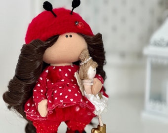 Bambola Tilda bambola rossa bambola tessile Bug Tilda bambola Nursery Decor bambola d'arte bambola di stoffa bambola di stoffa bambola di pezza bambola tessile bambola fatta a mano Dolly