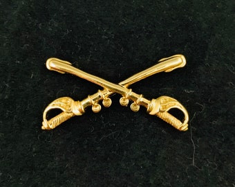 US Army Gold Cavalry Crossed Sabers, Military Hat Lapel Pin, Medium 1-1/2"