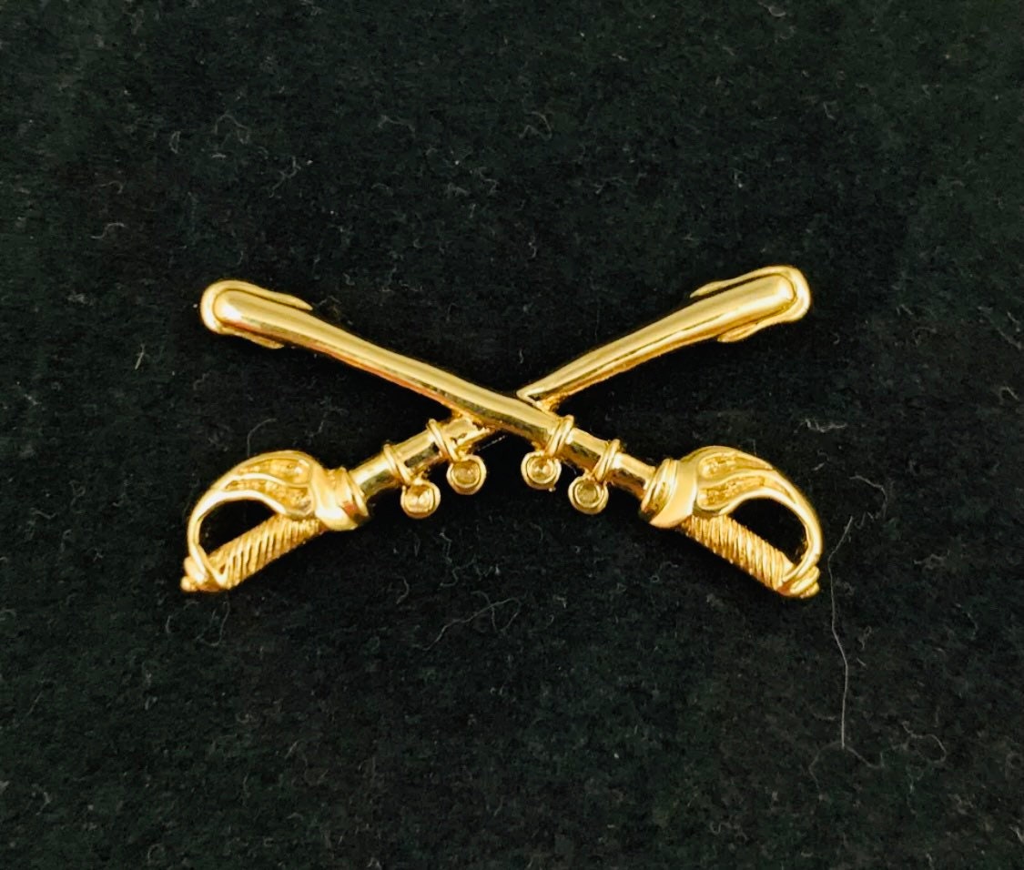 US Army Gold Cavalry Crossed Sabers, Military Hat Lapel Pin, Medium 1-1/2"