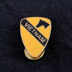 U.S. Army 1st Cavalry Division CSIB Vietnam War Vet, 1” Hat Lapel Clutchback Pin