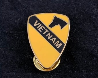 U.S. Army 1st Cavalry Division CSIB Vietnam War Vet, 1” Hat Lapel Clutchback Pin