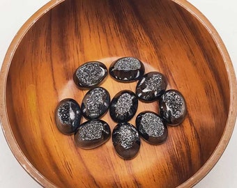 Zwarte onyx druzy cabochon, ovale edelsteen (12 x 16 mm)