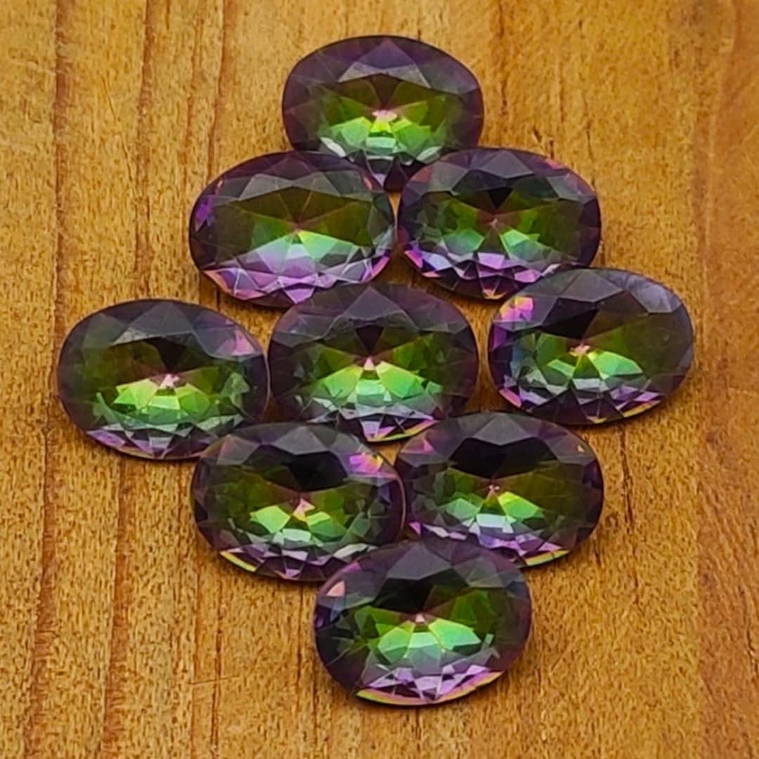 Cabochon Topaze Mystique Arc-en-ciel Naturelle 28,35 Carats Ovale