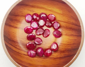 Geverfde robijnrode edelsteen, gefacetteerd ovaal, 7 x 9 mm, Jewelry Supply