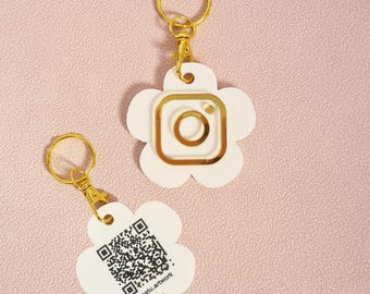 Personalized Floral QR Code Keychain – Custom Instagram, Website or Business Link – Engraved Flower Key Ring Gift for Creators Entrepreneurs