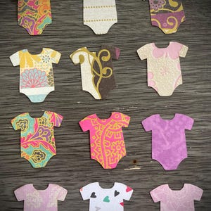 Onsie paper cuts, lot de 30 pré-découpes en papier à motifs et unie pour baby shower