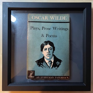 Zwevende vintage boekomslag Shadow Frame Artwork Uniek modern kunstcadeau Oscar Wilde afbeelding 1