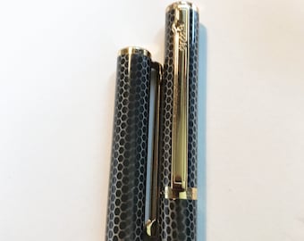 Elysee fountain pen grey/gold mesh pattern 585 gold nib, 1980