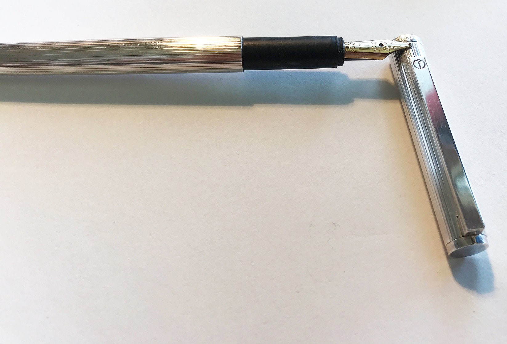 dunhill　ピンバッチ　ゴシック　A3096 dunhill ピンバッチ ゴシック A3096 アクセサリー