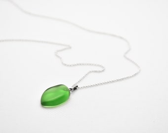 Beach glass from the Azores | Handcrafted: collected and processed by myself | with a chic silver chain