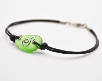 Leather bracelet with green beach glass and silver decoration (unique)