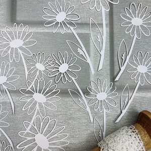 12 fleurs en papier cartonné découpées de différentes tailles pour scrapbooking, journal indésirable, cartes cadeaux.