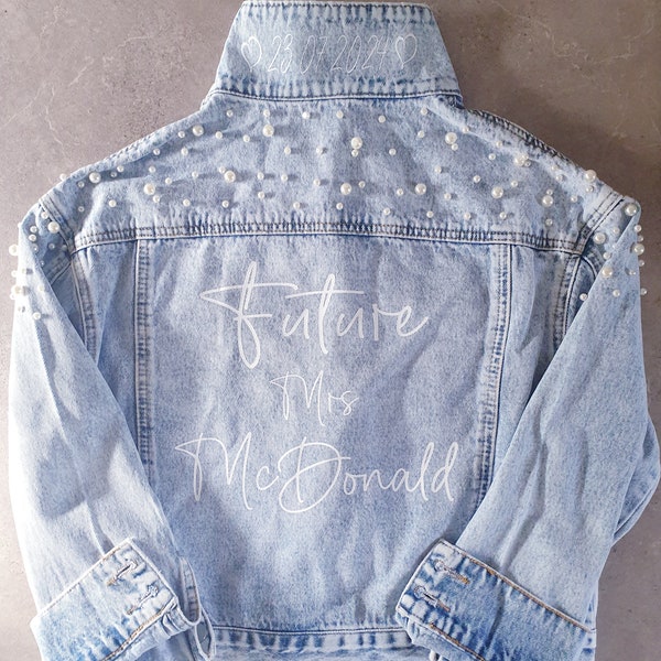 DIE DENIM-JACKE .. Personalisierte Hen Party Bachelorette Jeansjacke mit einem beliebigen Namen und Datum