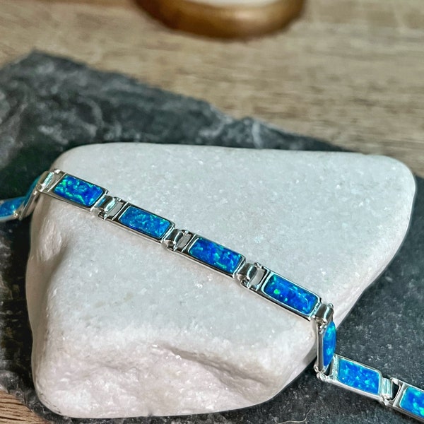 Bracelet avec opale bleue et pierres semi-précieuses / Fait main par MeanderArt / Argent 925 / Bijoux grecs