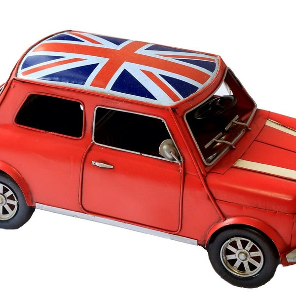 Modèle en plaque d’étain peint à la main d’une Mini Cooper rouge de 1960 avec toit Union Jack