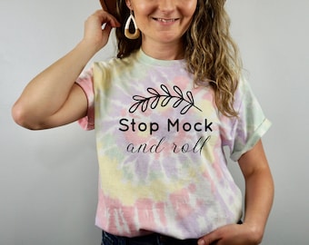 Gildan 5000 Tie Dye Shirt Mockup Hazy Rainbow, Gildan 5000 Spiral Hazy Rainbow Tie Dye Shirt Mockup, Tshirt Modell Mockup, Frühling Mock ups