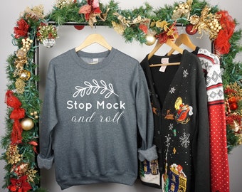 Gildan 18000 Dark Heather Sweatshirt MockUp, Winter Dark Heather MockUp, Sweatshirt hängend Mockup, Dark Heather 18000, Weihnachts Mockup