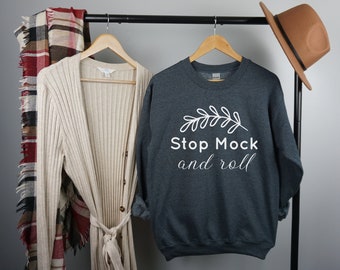 Gildan 18000 Dark Heather Sweatshirt MockUp, Herbst Dark Heather MockUp, Sweatshirt hängend, Dark Heather 18000, süße Herbst Mock Ups, Gildan
