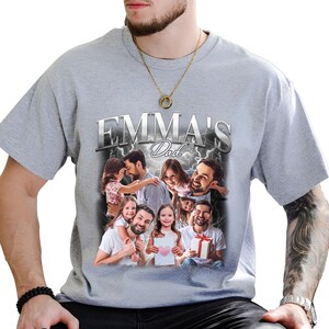 Peut inclure: T-shirt gris avec un collage de photos d'une famille, y compris un p&egrave;re et des enfants. Le t-shirt porte l'inscription "EMMA'S Dad".