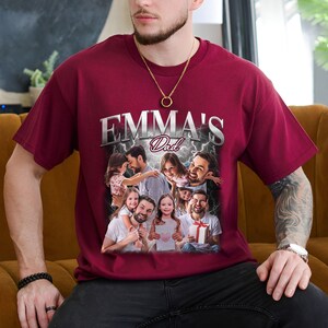 Peut inclure: Un t-shirt bordeaux avec un collage de photos d'un homme et d'enfants. Le texte "EMMA'S Dad" est imprim&eacute; sur le t-shirt.