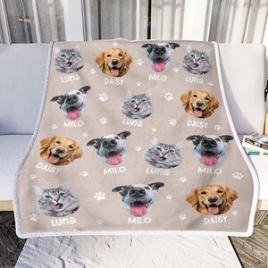 Personalized Dog Mom Quilt/Fleece Blanket - Up to 4 Pets - Gift Idea For Pet Lover - FXVV9O