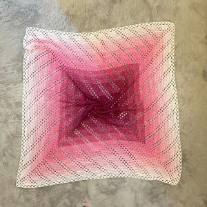 Kocyk dla dziecka szydełkowany metodą filet: wzór na kocyk Double Trouble (plik PDF ze zdjęciami do pobrania)