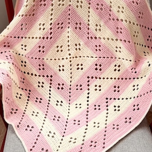 Modello facile per copertina da neonato all'uncinetto: motivo Bambino Candy Filet (modello in PDF con tutorial fotografico)