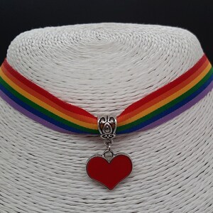 Ras de cou coeur arc-en-ciel