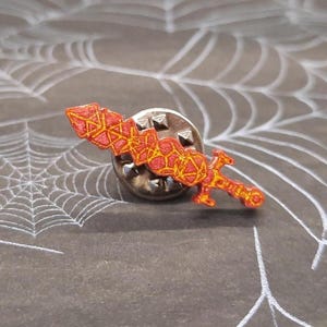 DnD Tärningssvärd Pin Badge: Epoxiharts, Akrylfärg
