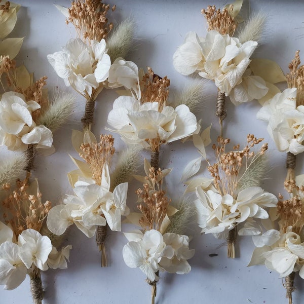 Boutonnière fleurs séchées mariage.