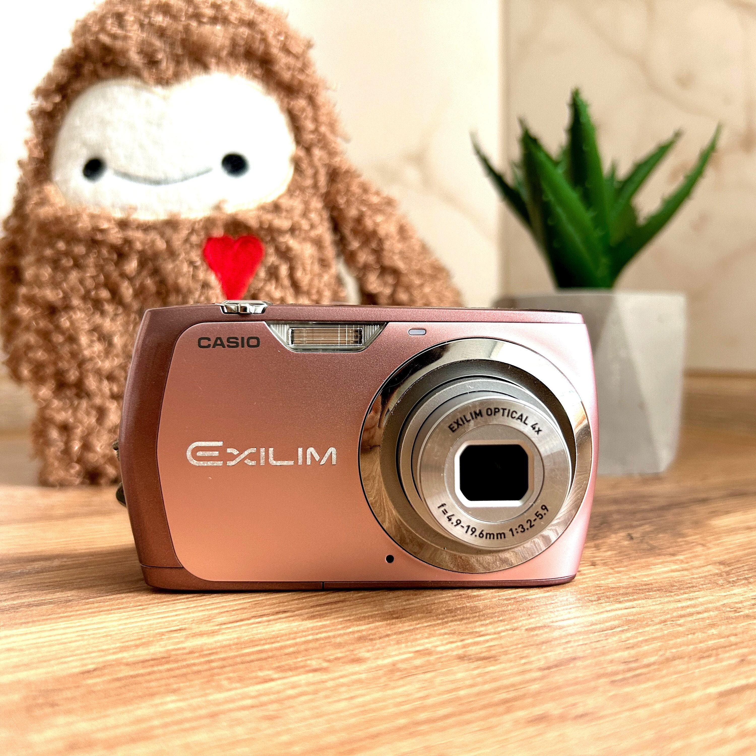 Pink Casio Exilim EX-Z370 14.1 MP Digital Camera 4x Optical