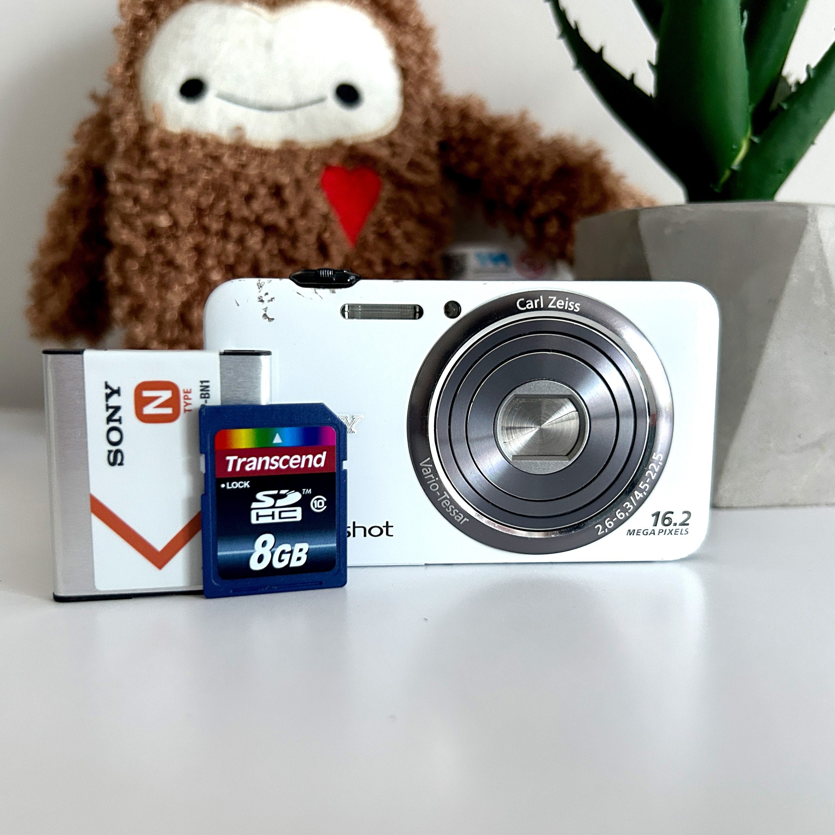 Rare White Sony Cybershot DSC-WX7 - 16.2MP, Full HD Video Rare White Sony Cybershot DSC-WX7 - 16.2MP, Full HD Video