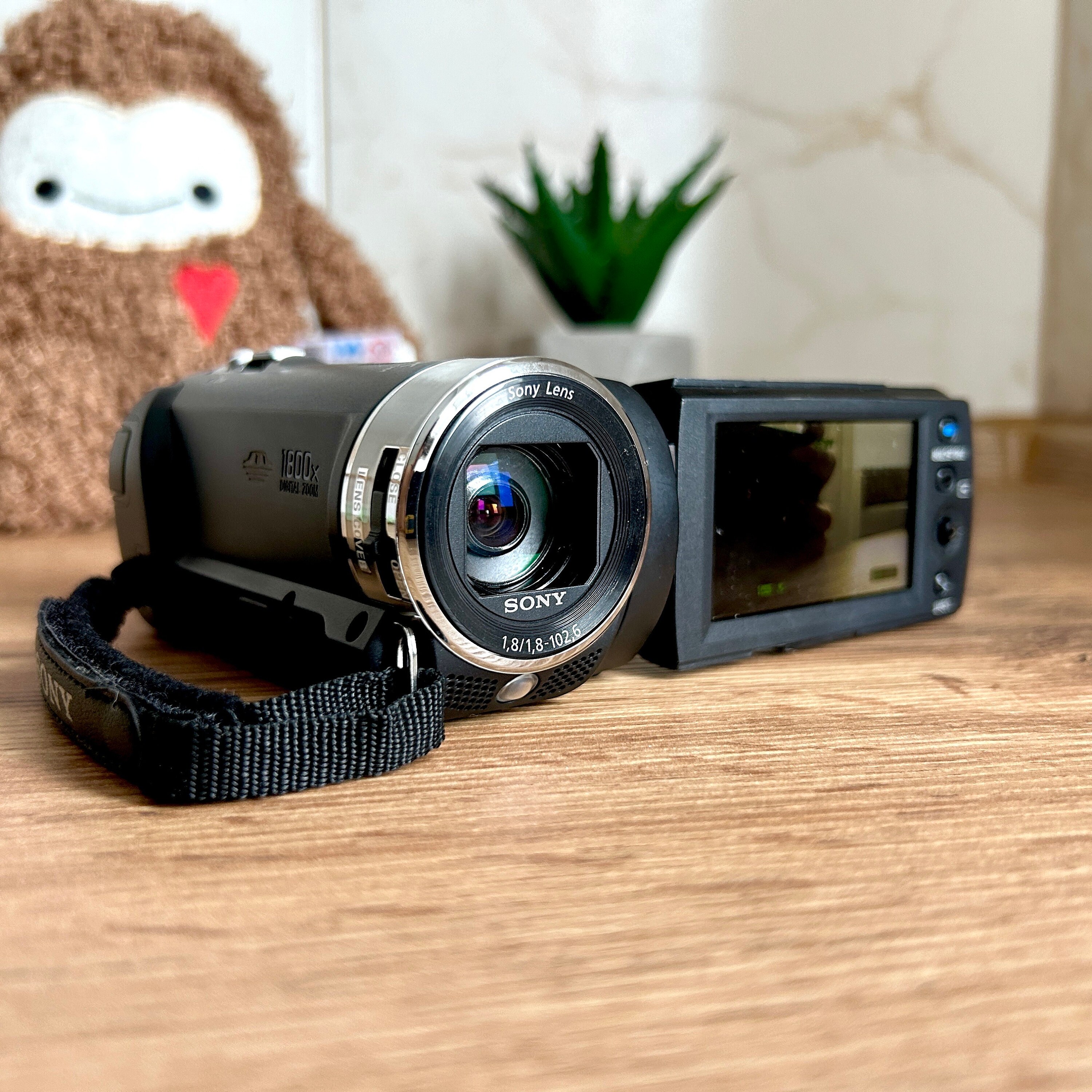 Sony Handycam DCR-PJ5 Black Digital Video Camera/ Sony Handycam DCR-PJ5 ...