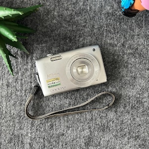 極美品✨ Nikon COOLPIX S3300 デジカメ コンデジ シルバー Amazon | Nikon デジタルカメラ COOLPIX (クールピクス) S3300