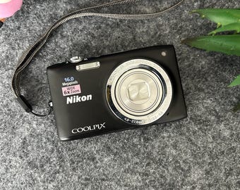Black Nikon Coolpix S2700/ Tested & Working