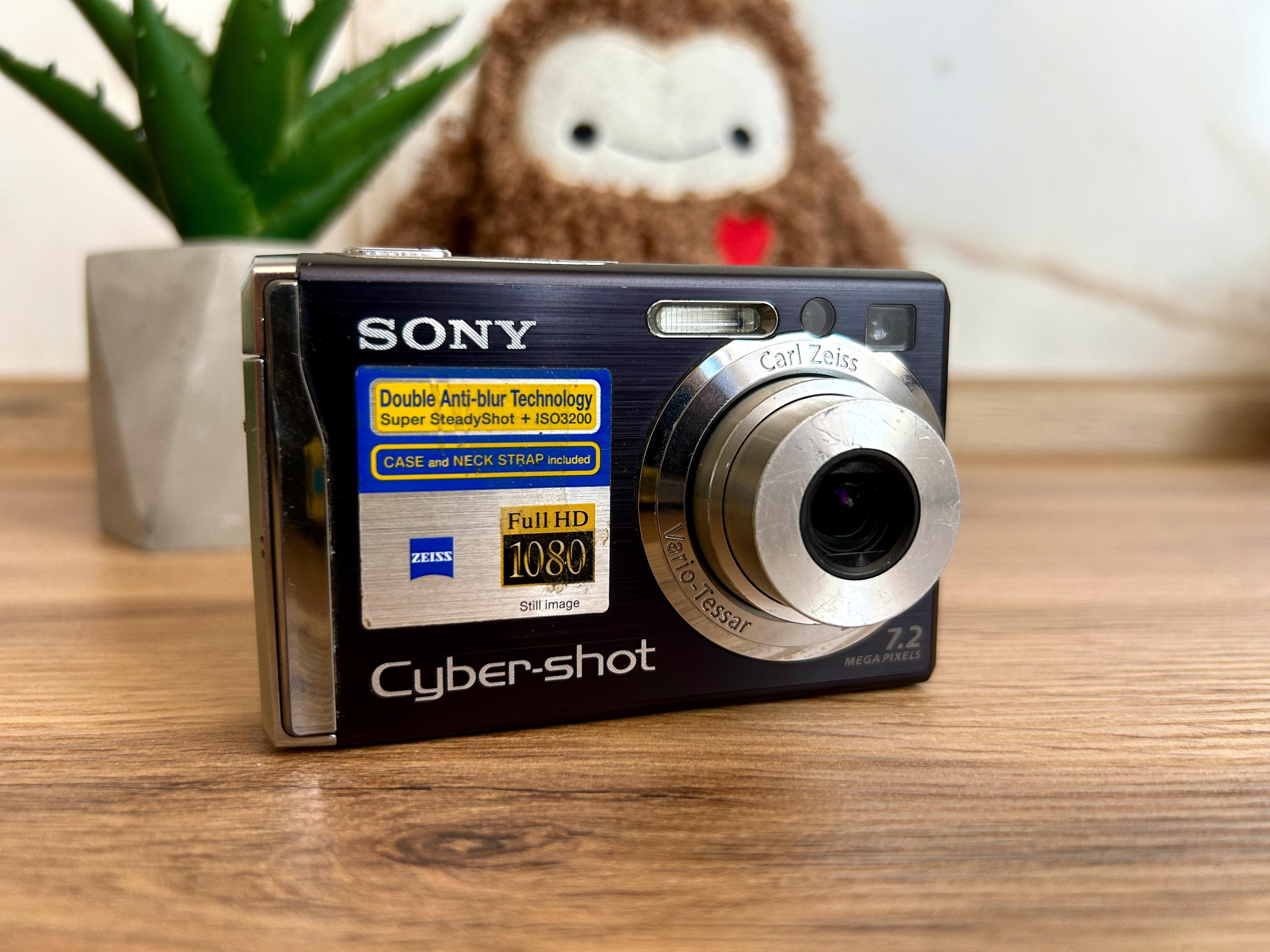 Purple Sony Cybershot DSC-W85 7.2MP Digital Camera With Purple Sony Cybershot DSC-W85 7.2MP Digital Camera With