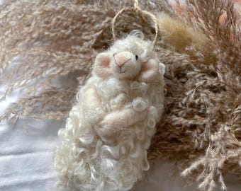 Adorno de oveja de lana de fieltro con aguja: Wensleydale Curls, hecho a mano en el Reino Unido