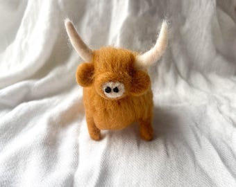 Needle felted highland cow ornament | farmhouse decor | Christmas decor