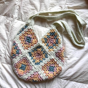 fourre-tout carré rétro grand-mère | Cartable, Cabas de plage, Cabas Trader Joe's, Sac de marché, Couleur bohème indépendante, Mignon, Cadeau personnalisé fait main, Anniversaire