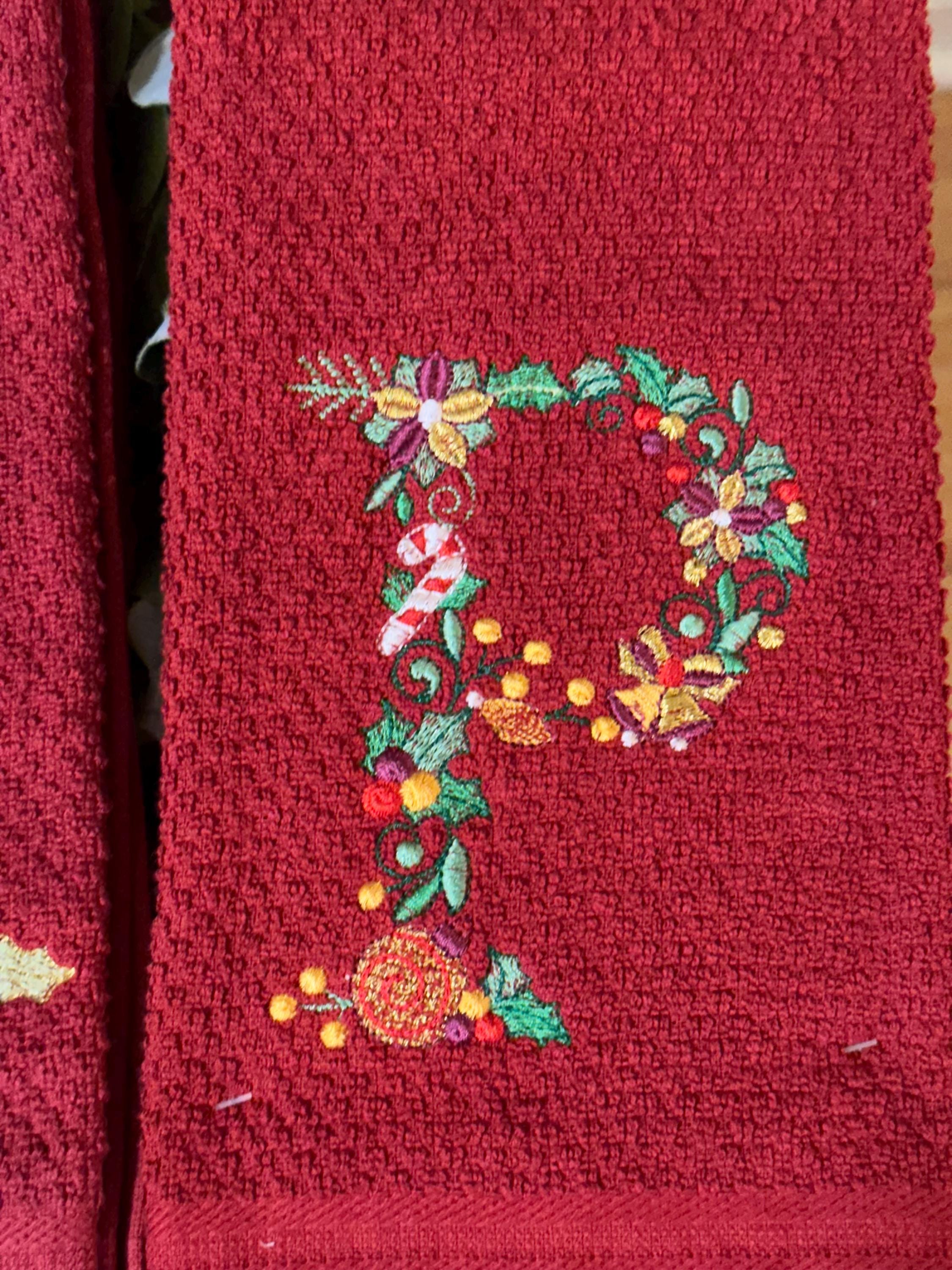 Embroidered Personalized Christmas Kitchen Towels - Festive Holiday Décor & Housewarming Gift - Absorbent Cotton Towels  -