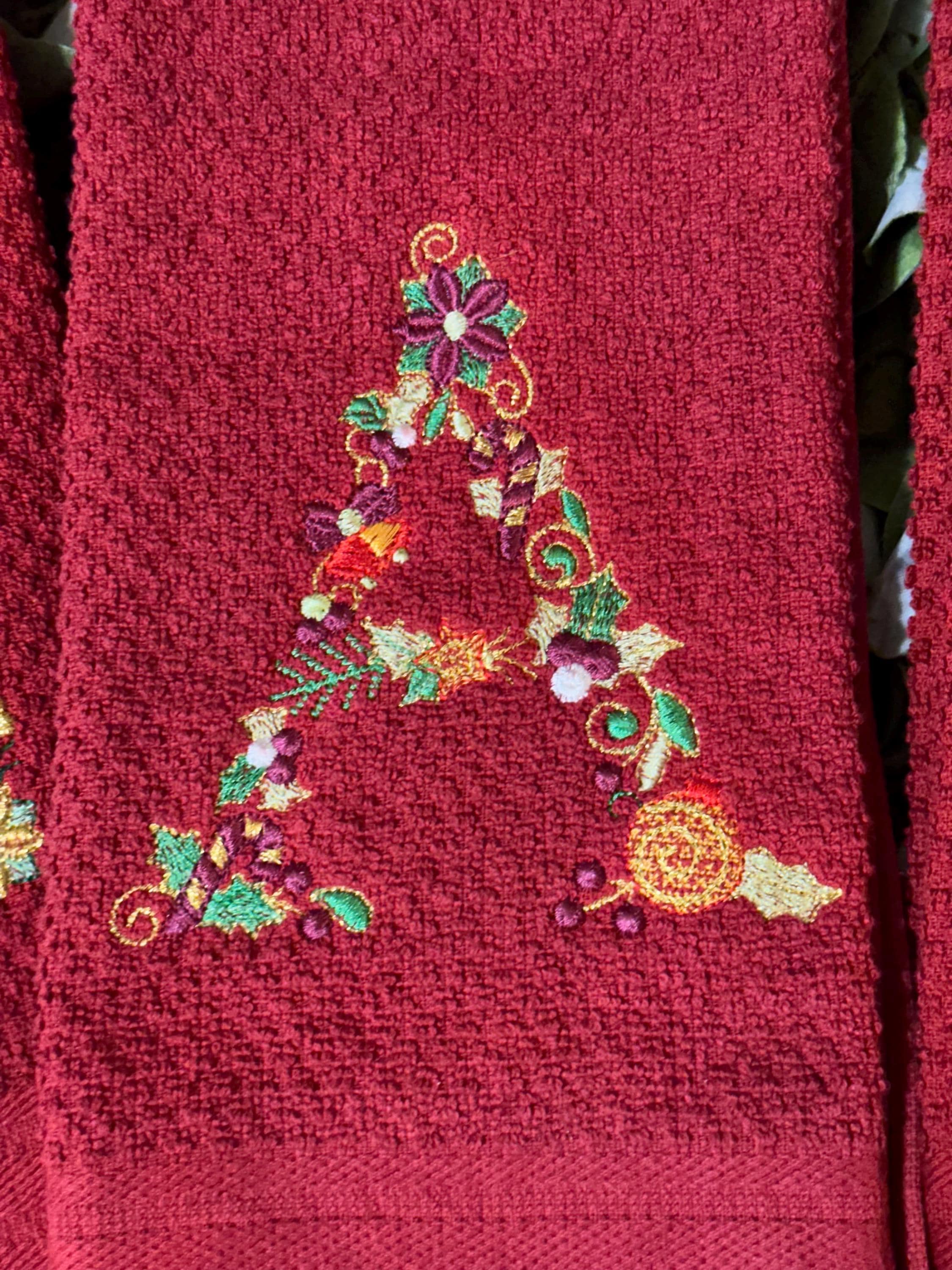 Embroidered Personalized Christmas Kitchen Towels - Festive Holiday Décor & Housewarming Gift - Absorbent Cotton Towels  -