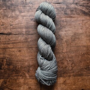 LONDONFLUGZEUG TRIAL #2| Serendipity Knäuel| Versandfertig| Handgefärbtes Garn | Handgemaltes Garn | Semi-Solide Sockenwolle | Seide dk
