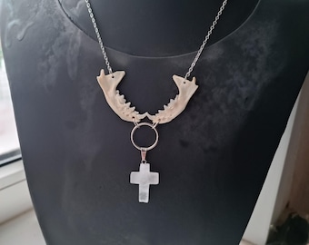 Gothic Knochen Halskette mit Bergkristall Kreuz