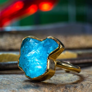 Blautopas Ring Handarbeit aus 585er Gold