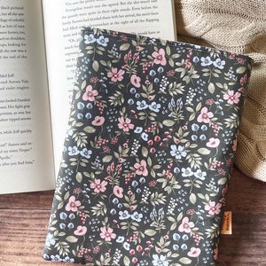 Handmade book sleeve, kindle sleeve, padded booksleeve