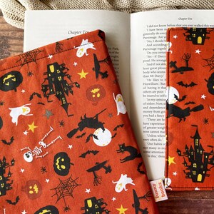 Halloween book sleeve, padded book protector cover, book pouch, bookish gift idea, book and kindle accessories, Christmas gift image 3