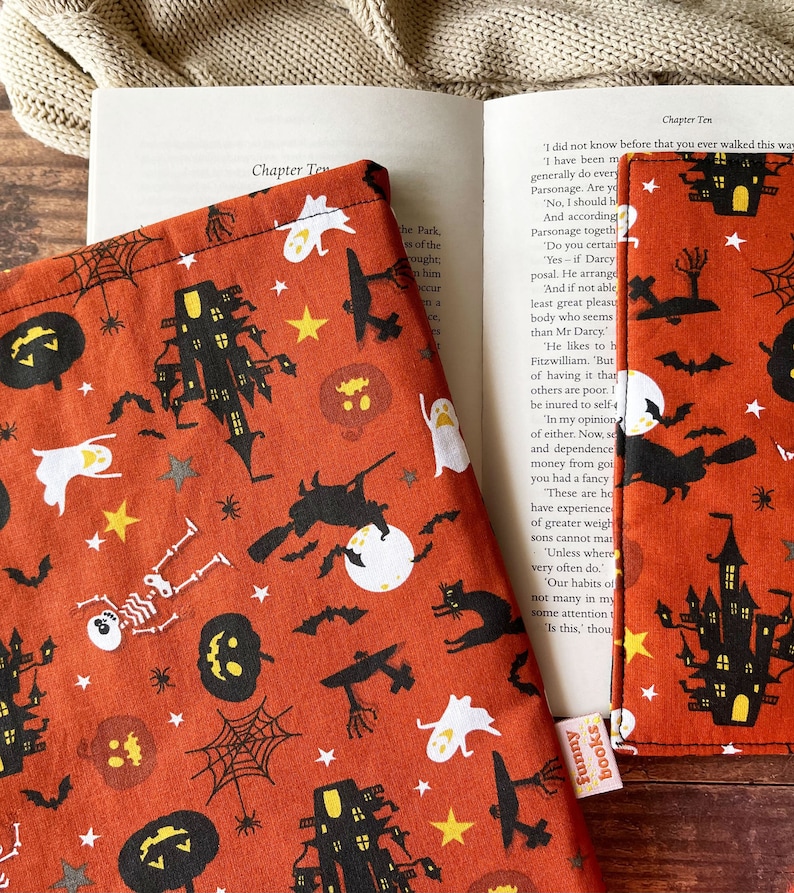 Halloween book sleeve, padded book protector cover, book pouch, bookish gift idea, book and kindle accessories, Christmas gift image 3